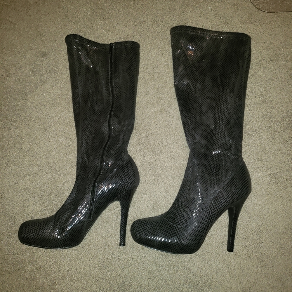 Ladies snake print boots size 9